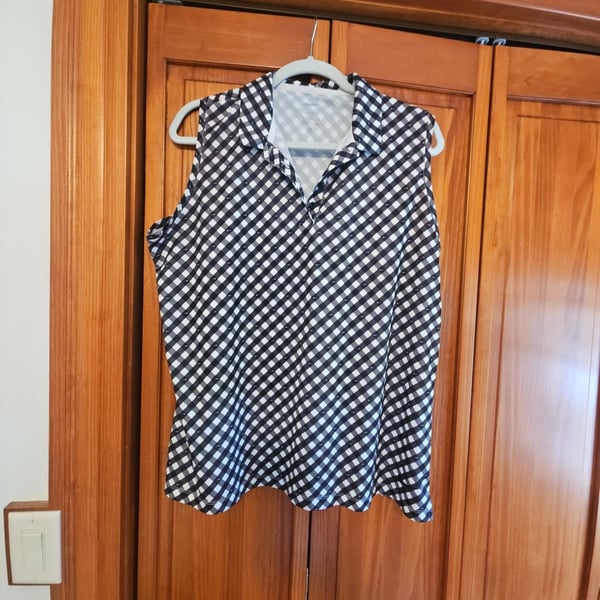 Nike Dri-Fit Victory Black and White Gingham with Nike Swoosh Sleeveless Golf Polo