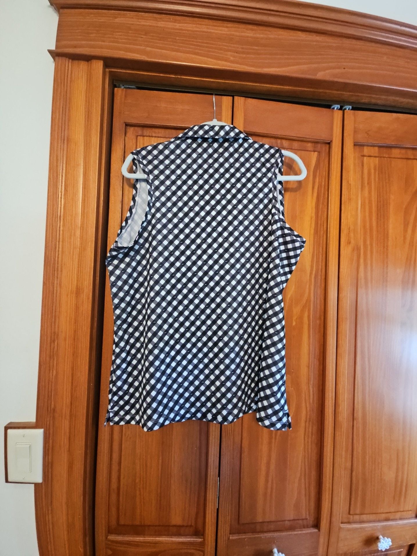Nike Dri-Fit Victory Black and White Gingham with Nike Swoosh Sleeveless Golf Polo 4