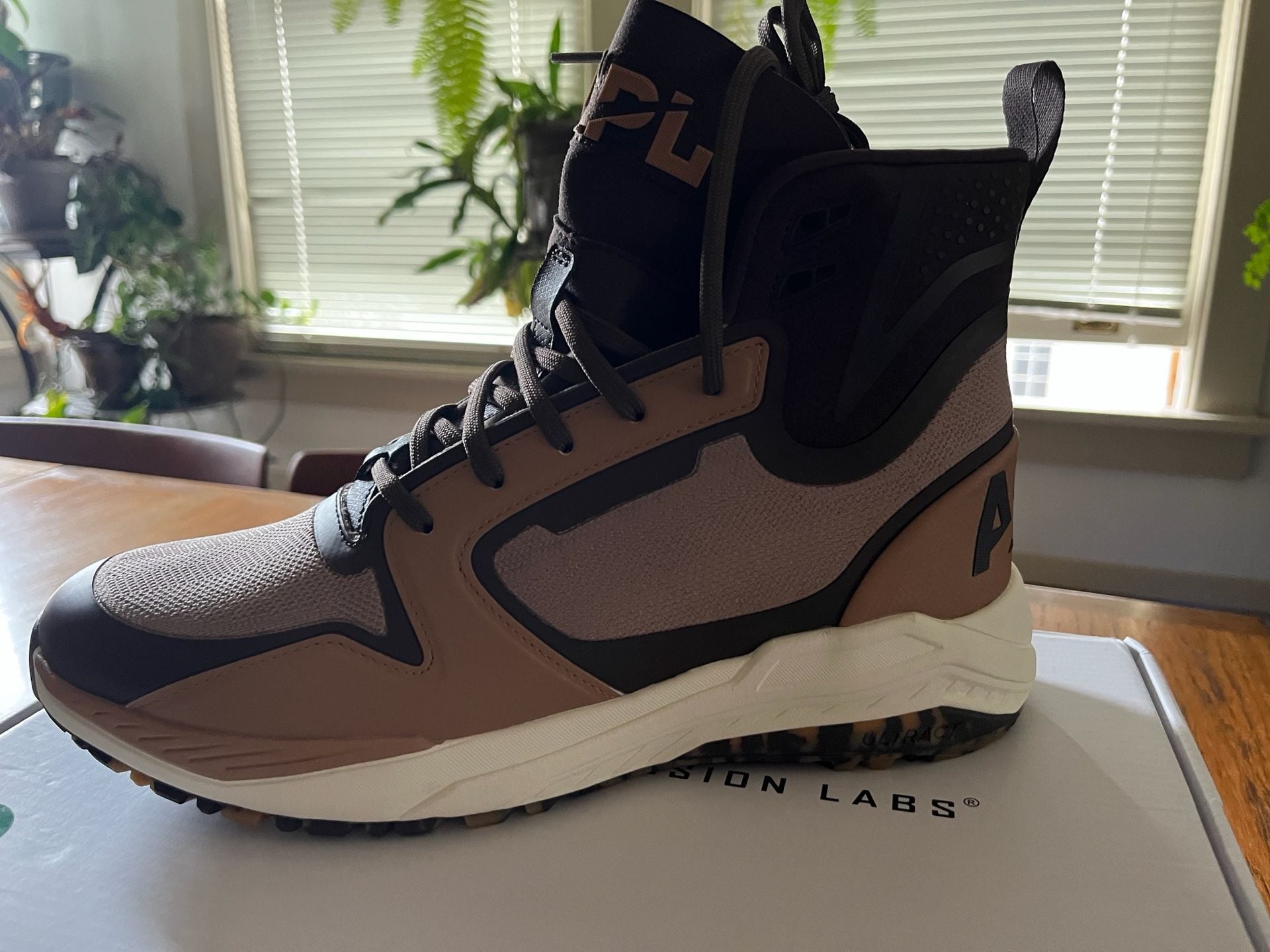 APL Athletic Propulsion Labs Men's Techloom Defender Almond/Chocolate Size 10.5 2