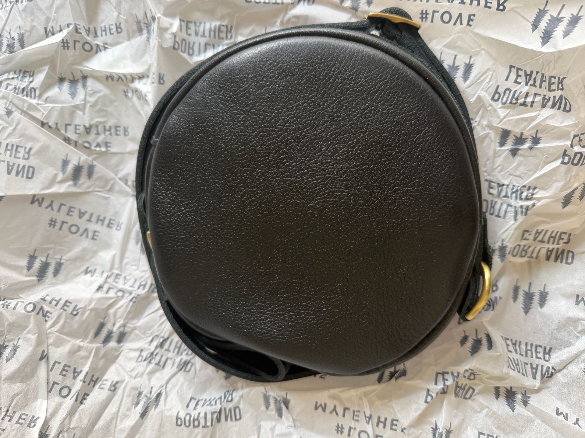 Portland Leather Goods Small Circle Crossbody Bag Pebbled Black 3