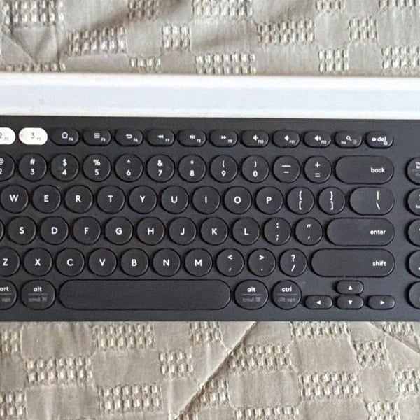 Logitech K780 Multi-Device Wireless Keyboard