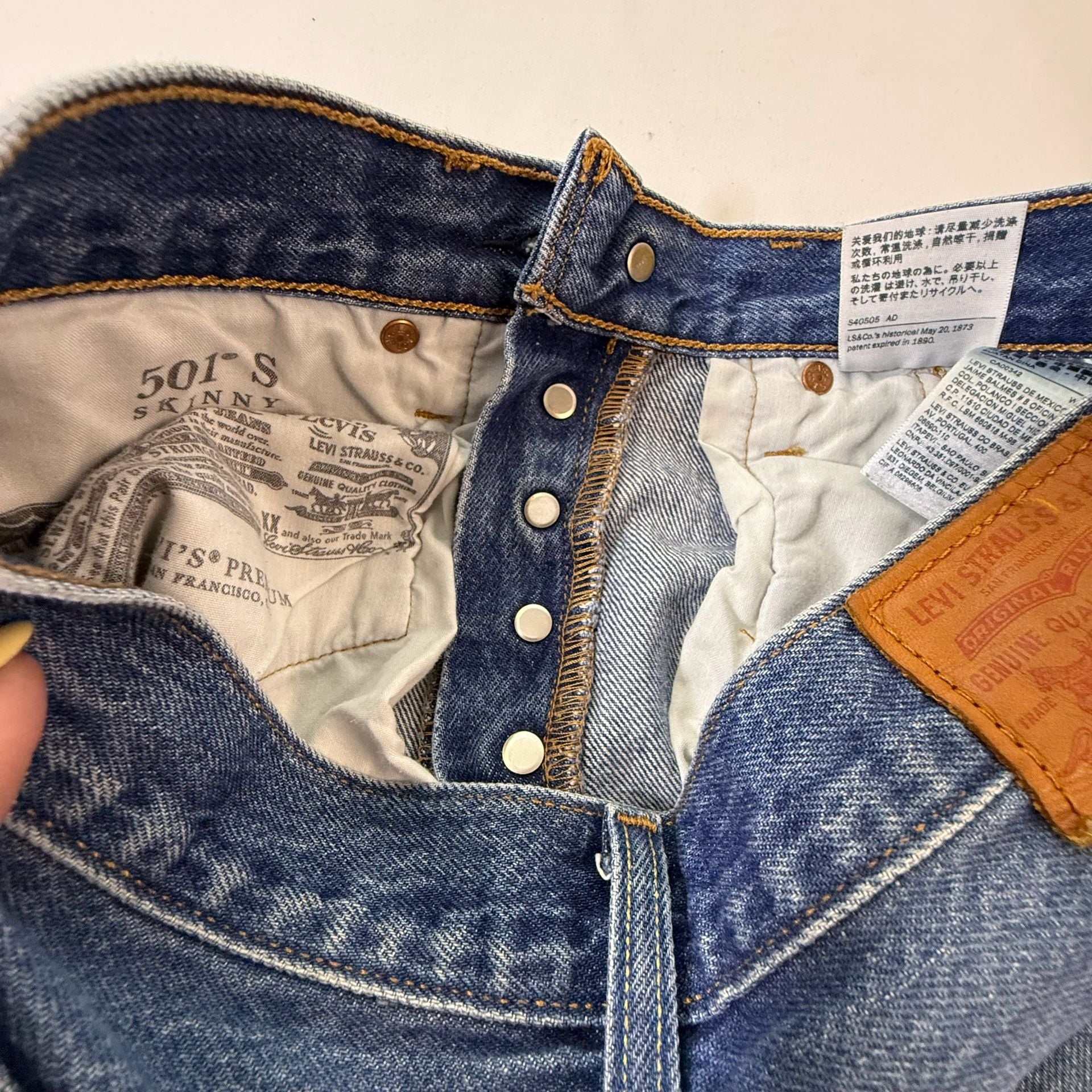 Levi's Premium 501 Skinny Denim Cut-Off Distressed Shorts Blue 24 waist 9