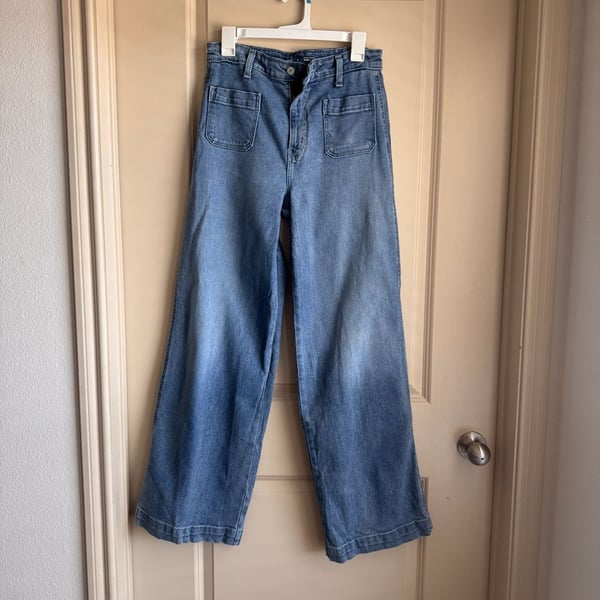 Old Navy Extra High-Rise Wide Leg Jeans Size 6 Patch Pocket Blue Denim
