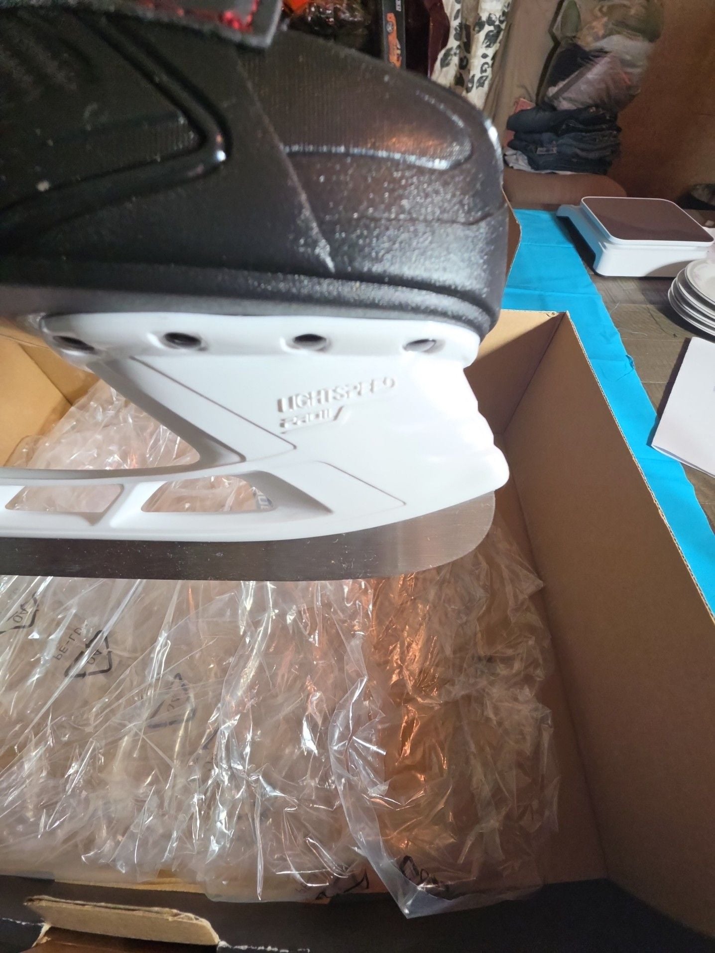 Bauer NS Senior Ice Hockey Skates Size 7.0 R 4