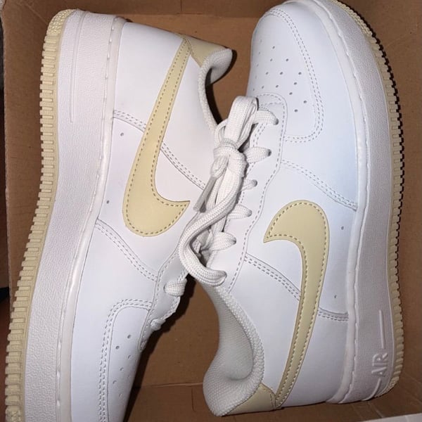 Nike Air Force 1 GS “White / White / Light Khaki