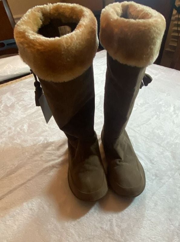 Western Chief Terrana Taupe Faux Fur Tall Winter Boots Size 7 6