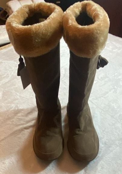 Western Chief Terrana Taupe Faux Fur Tall Winter Boots Size 7 7