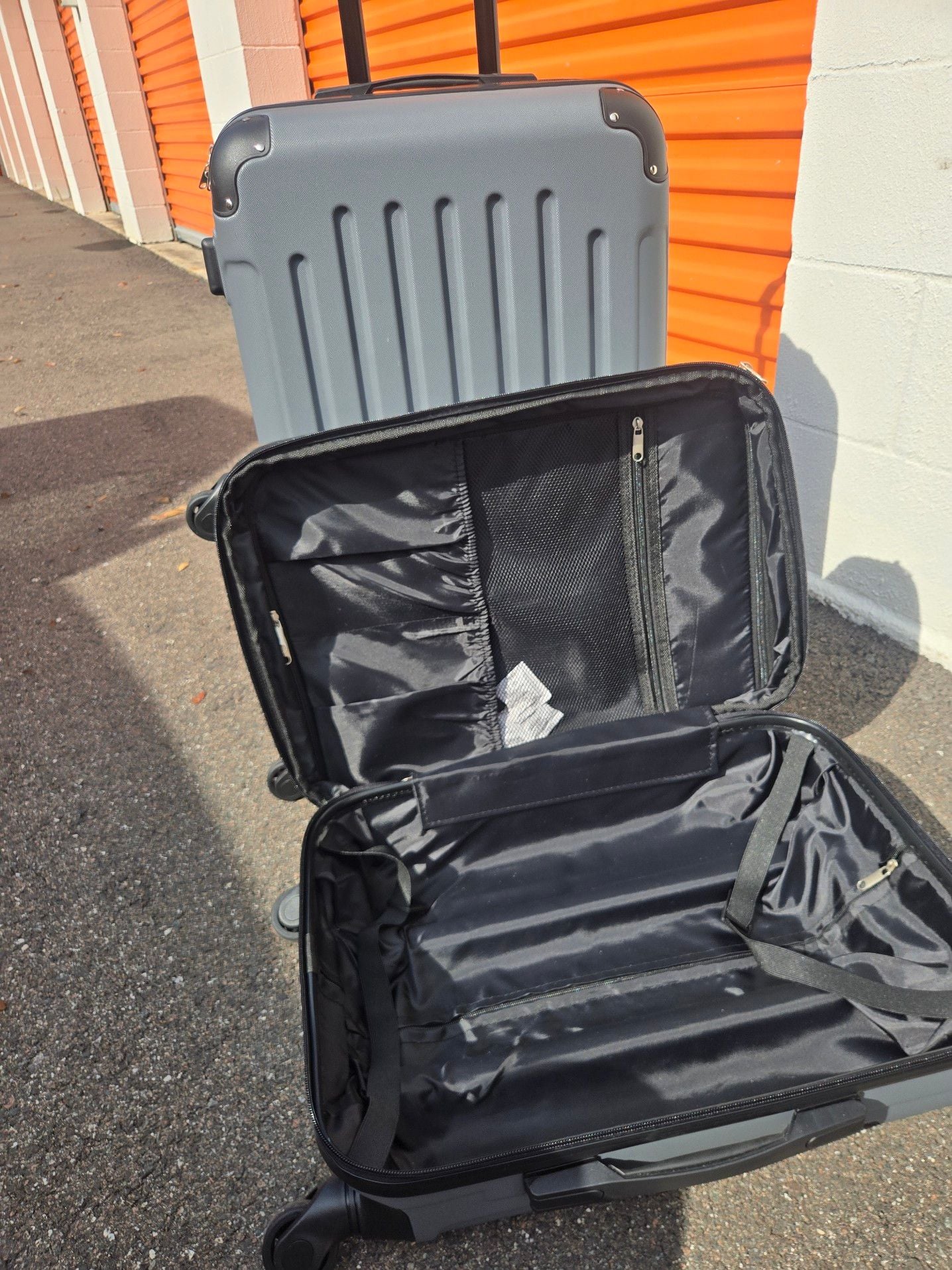 Twin Rolls, 2-Piece Travel Suitcase Hard Shell 2