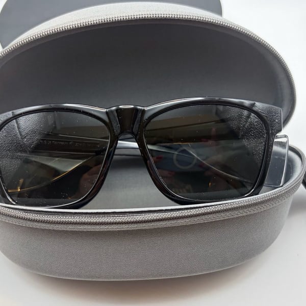 NEW KleenGuard Maverick 49311 Safety Glasses Smoke Lens Black Frame + Case