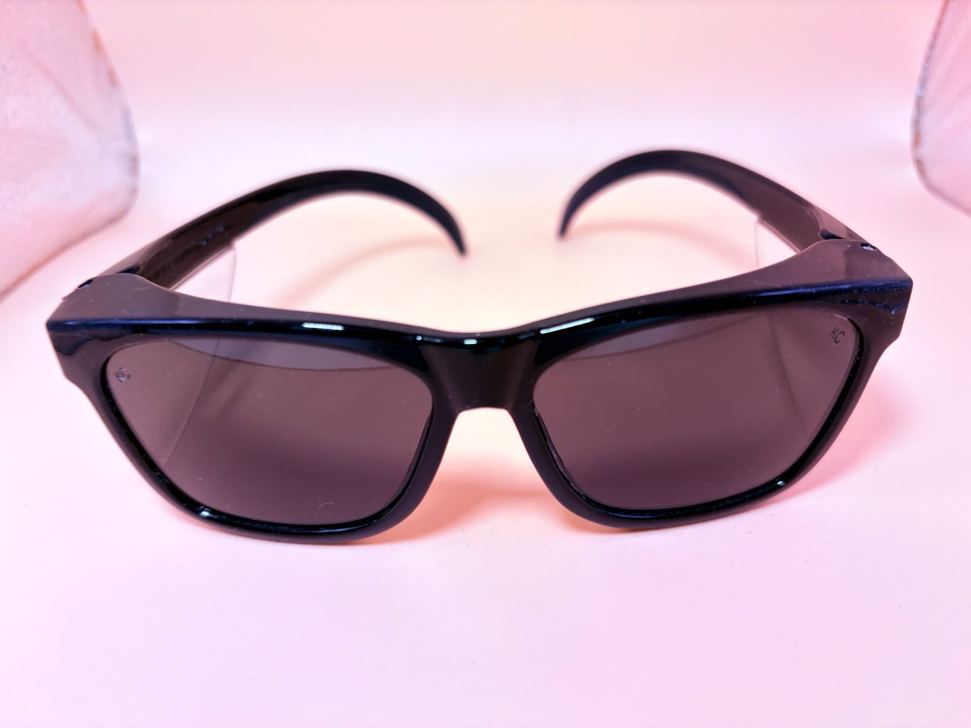 NEW KleenGuard Maverick 49311 Safety Glasses Smoke Lens Black Frame + Case 10