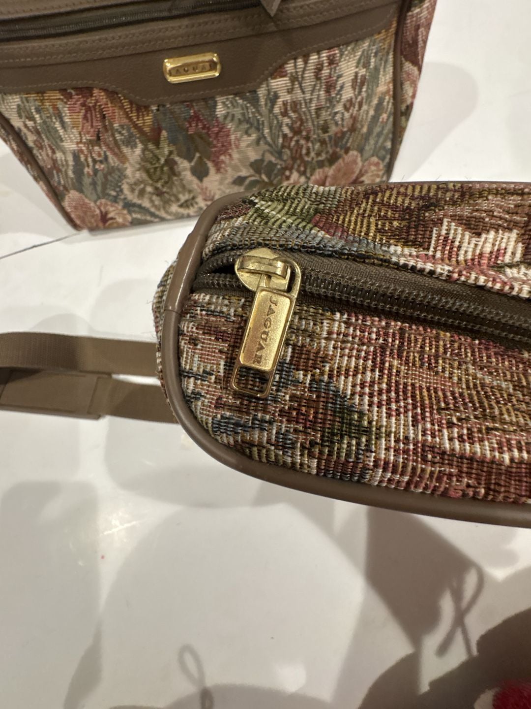 Vintage Jaguar Floral Tapestry Travel Duffle Bag and Cosmetic Case Set 5
