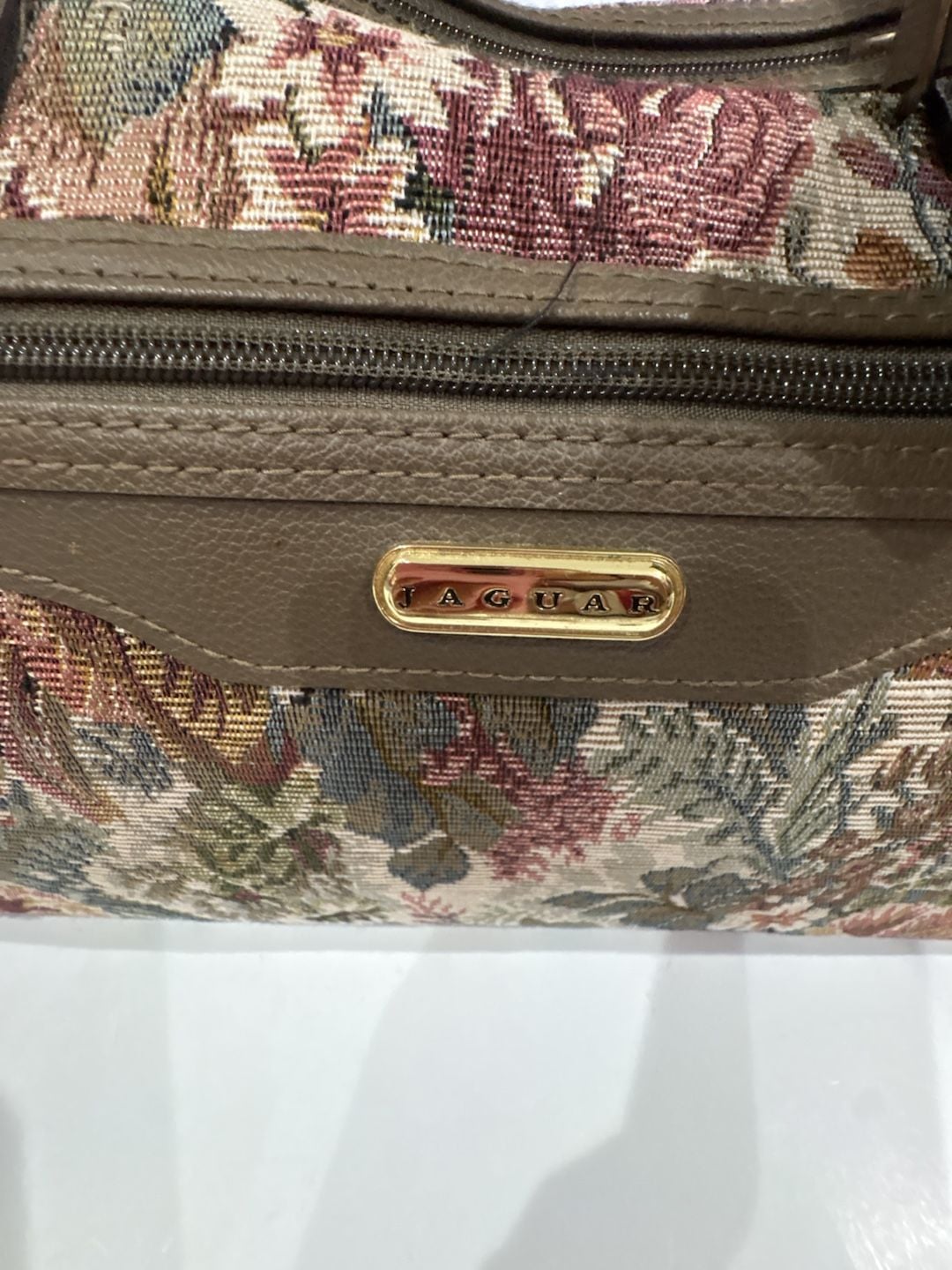 Vintage Jaguar Floral Tapestry Travel Duffle Bag and Cosmetic Case Set 7