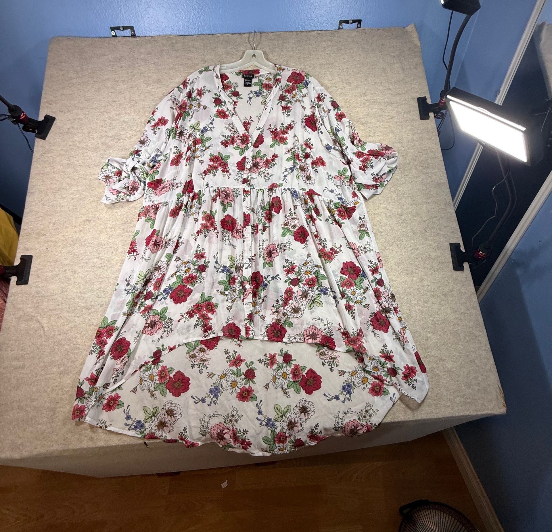 Torrid Women's Floral Print Chiffon Button-Front High-Low Blouse 3