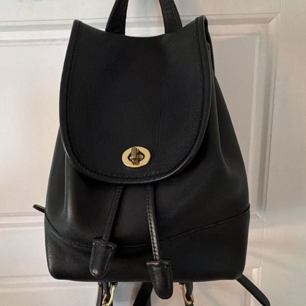 Vintage Coach Black Leather Daypack Backpack Turnlock Drawstring