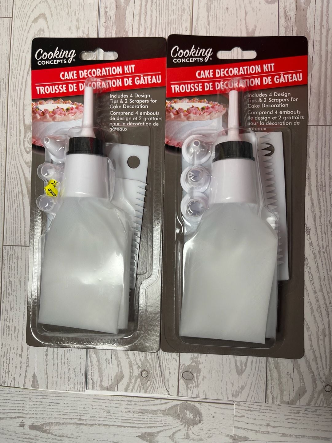 Cooking Concepts Cake Decoration Kit Lot of 2 Reusable Piping Bag with 4 Tips and 2 Scrapers 1
