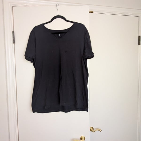 Amazon Essentials Black V-Neck Short Sleeve Tee Size XXL