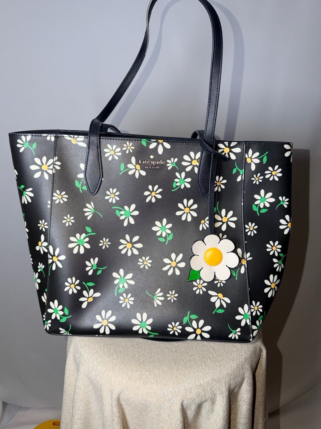 Kate Spade New York Dana Daisy Tote Black Multi Flower Saffiano Leather Handbag 2