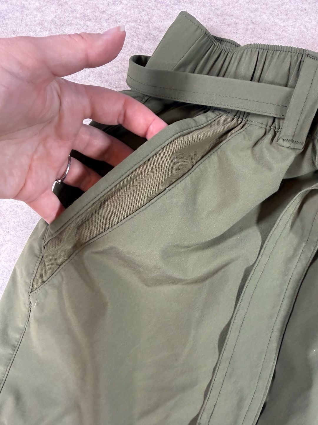 Eddie Bauer Women's Olive Green Pull-On Elastic Waist Athletic Hiking Shorts XL 7