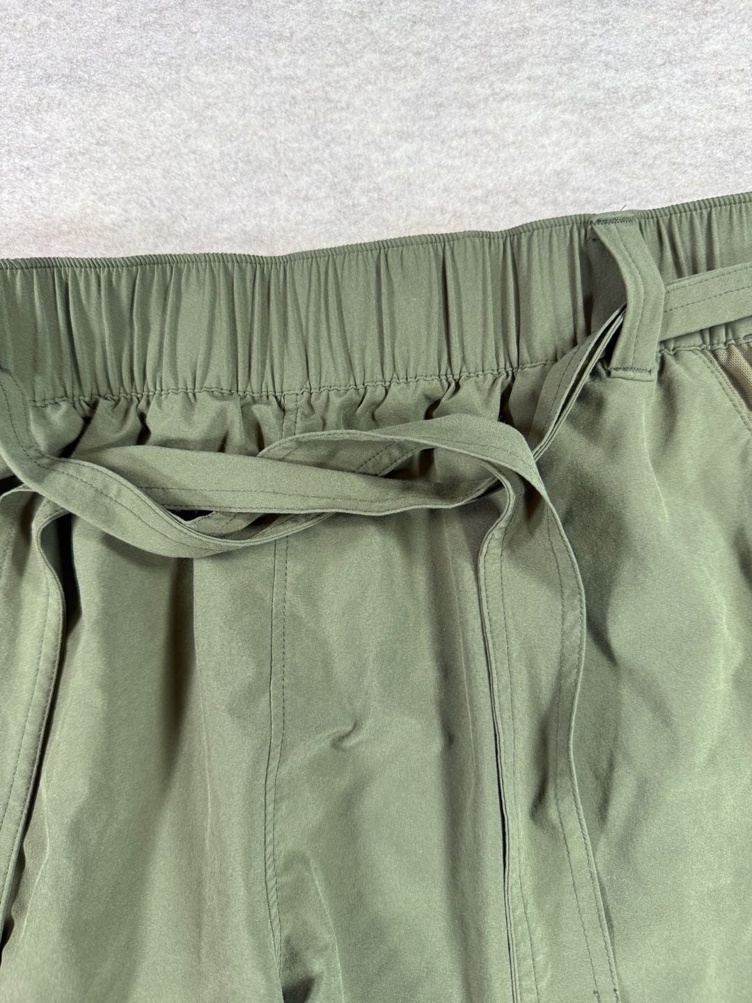 Eddie Bauer Women's Olive Green Pull-On Elastic Waist Athletic Hiking Shorts XL 8