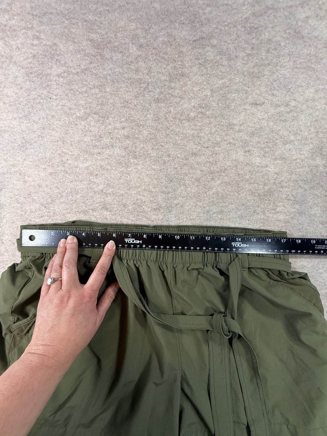 Eddie Bauer Women's Olive Green Pull-On Elastic Waist Athletic Hiking Shorts XL 4