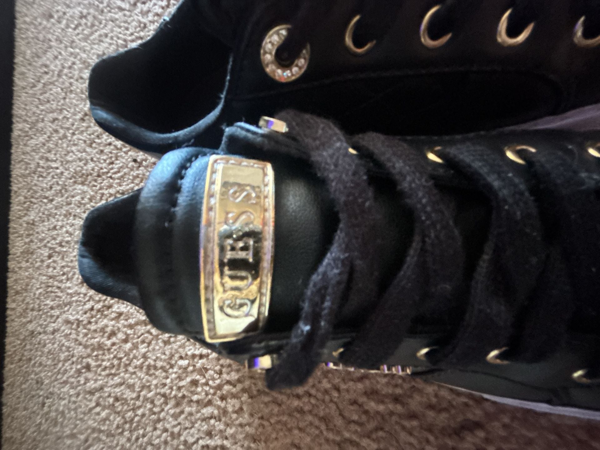 Guess Women's Loven Quilted Black Gold Casual Lace Up Sneakers Sz 8 7