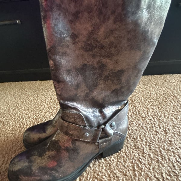 Simply Vera Vera Wang Bronze Metallic Moto Boots Size 6.5 Medium