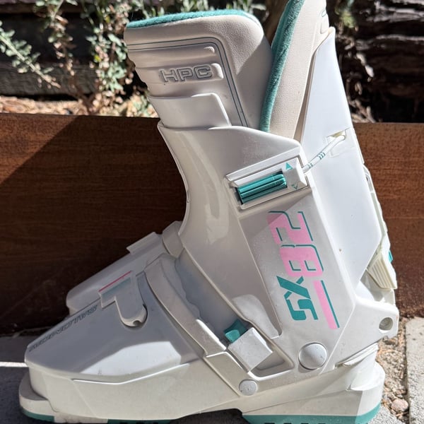 Vintage Salomon SX82 HPC Women's Rear Entry Ski Boots White Teal Size 300