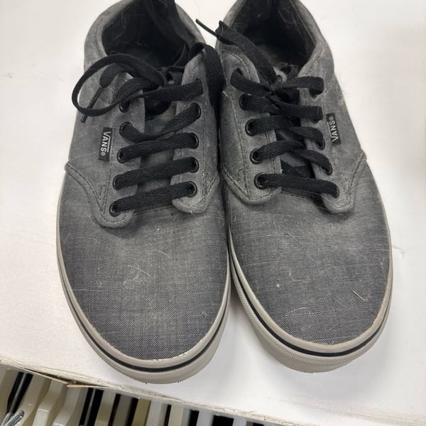 Men’s Vans size 9