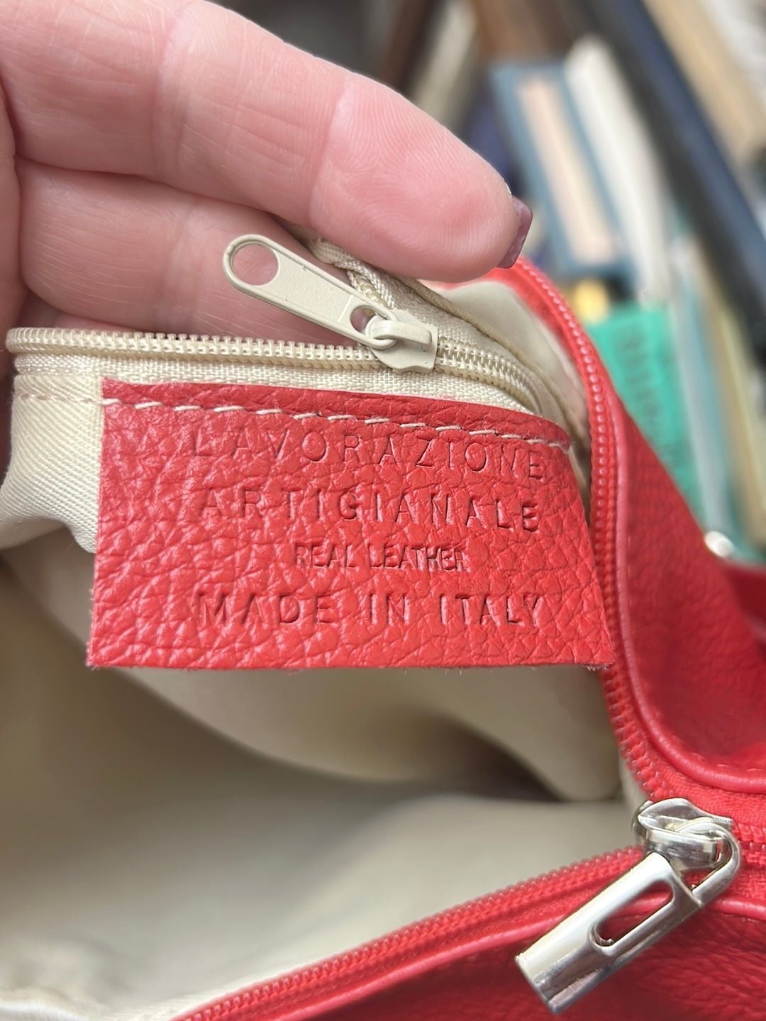 Caborazione Artigianale Red Pebbled Leather Made in Italy Crossbody Shoulder Bag 8