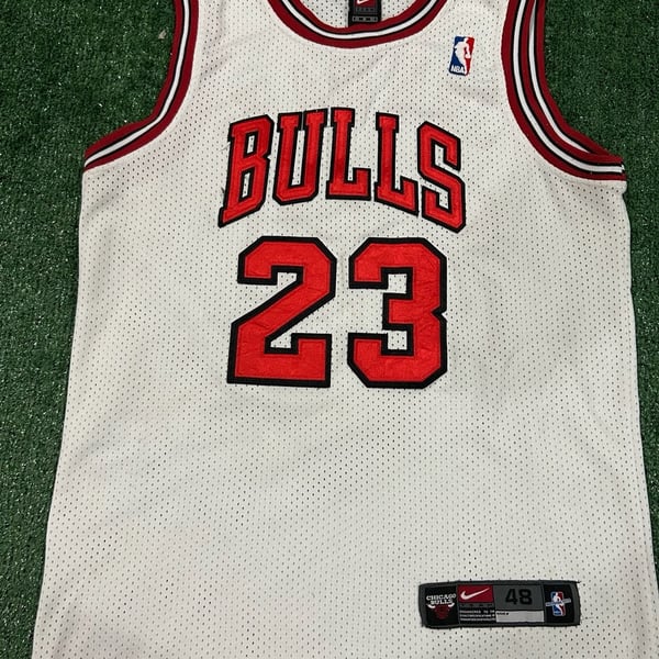 Nike Authentic Michael Jordan Chicago Bulls Jersey White 23 Size 48