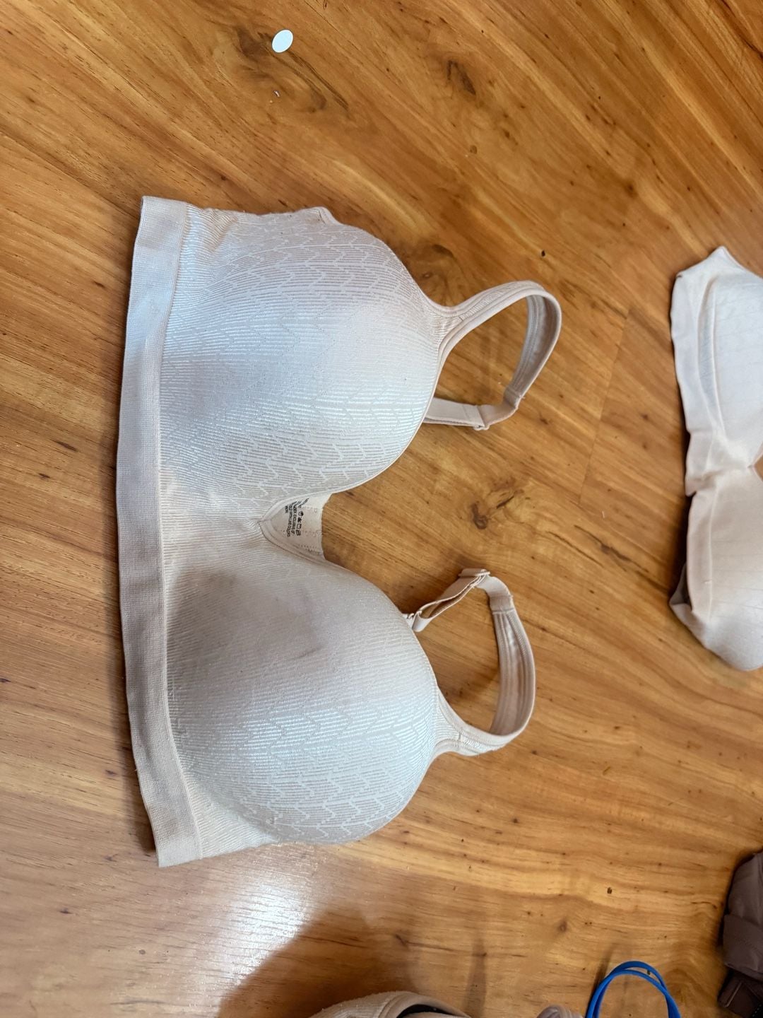 Bali Comfort Revolution 3463 Bras 40D Beige Wirefree Lot of 3 3