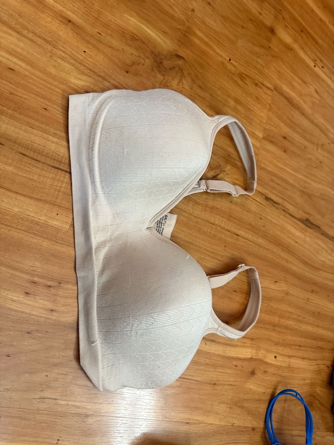 Bali Comfort Revolution 3463 Bras 40D Beige Wirefree Lot of 3 4
