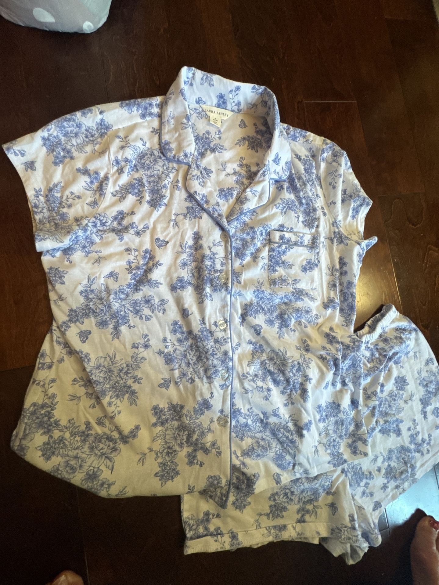 Laura Ashley Blue Floral Print Pajama Set 2