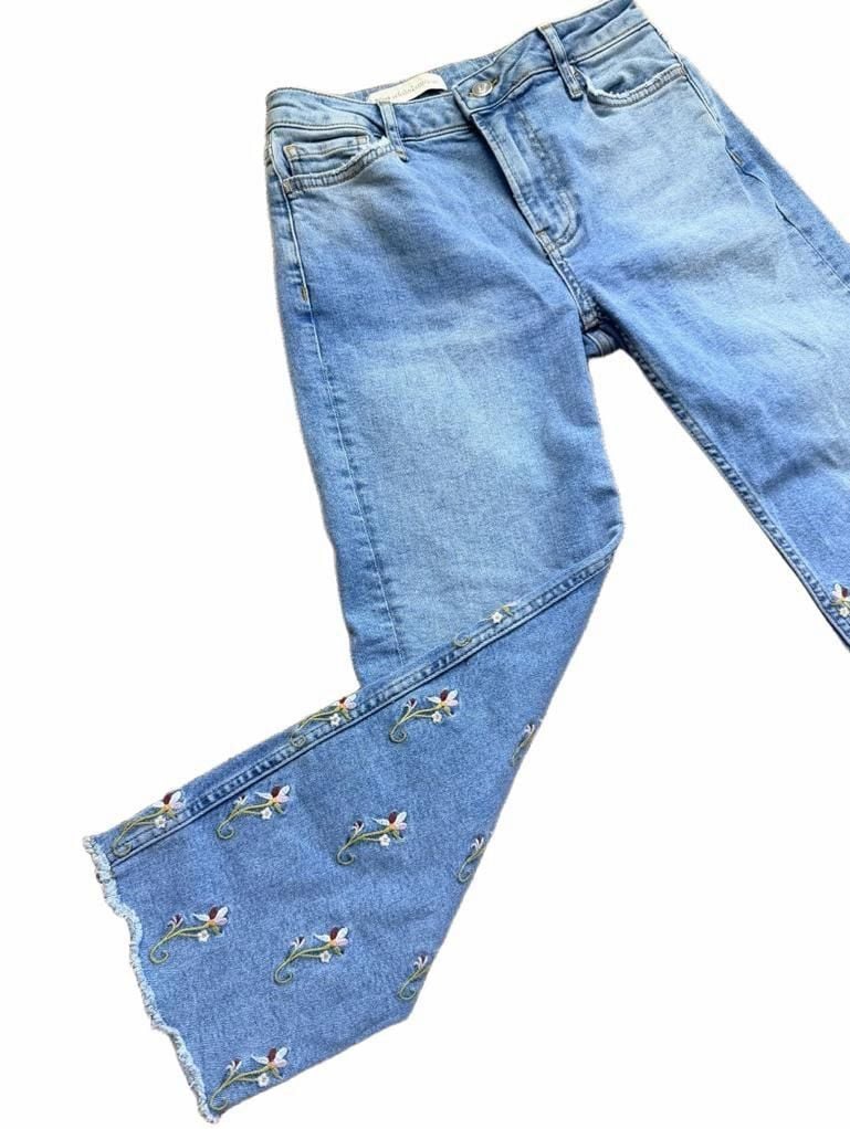 Pilcro and the Letterpress Floral Embroidered Crop Raw Hem Jeans Size 25 11