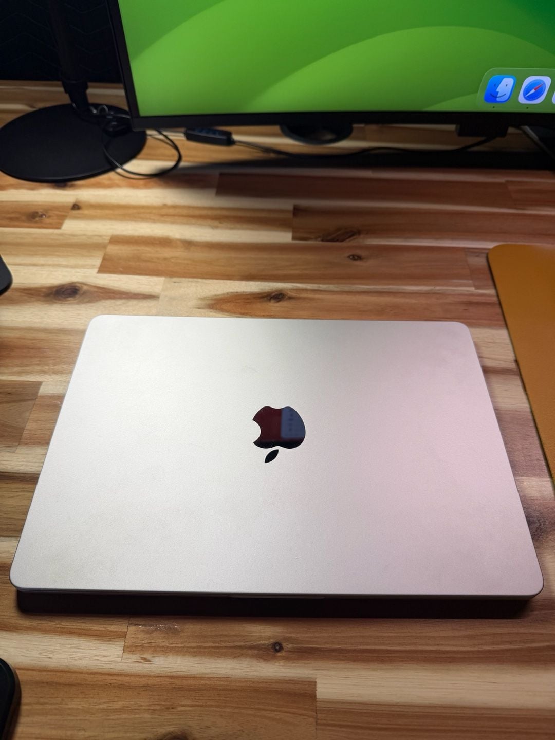 Apple MacBook Air 13.6" M2 2022 8GB RAM 256GB SSD Starlight 1
