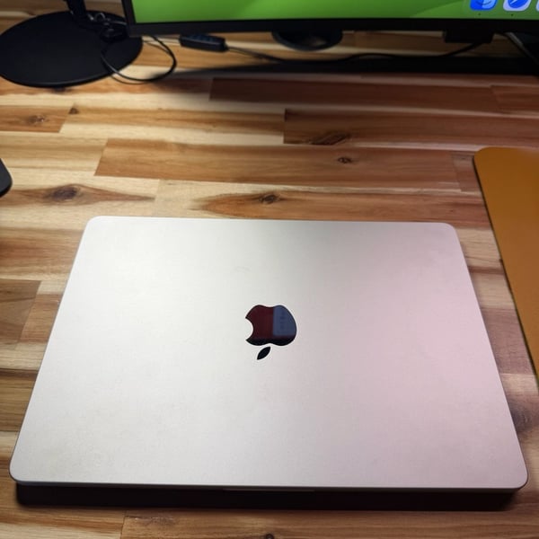Apple MacBook Air 13.6" M2 2022 8GB RAM 256GB SSD Starlight