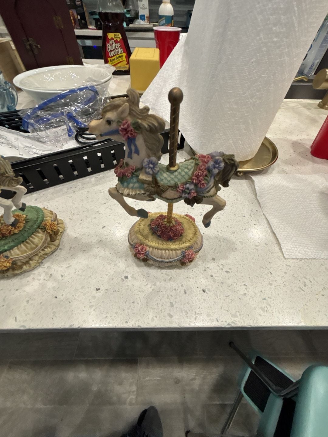 Lot of 4 Heritage House & Decorative Collection – One Missing Stand and 2 Tins
4