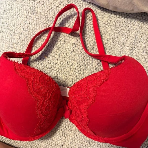 Victoria's Secret Body By Victoria Perfect Shape Bra 32C Red Lace