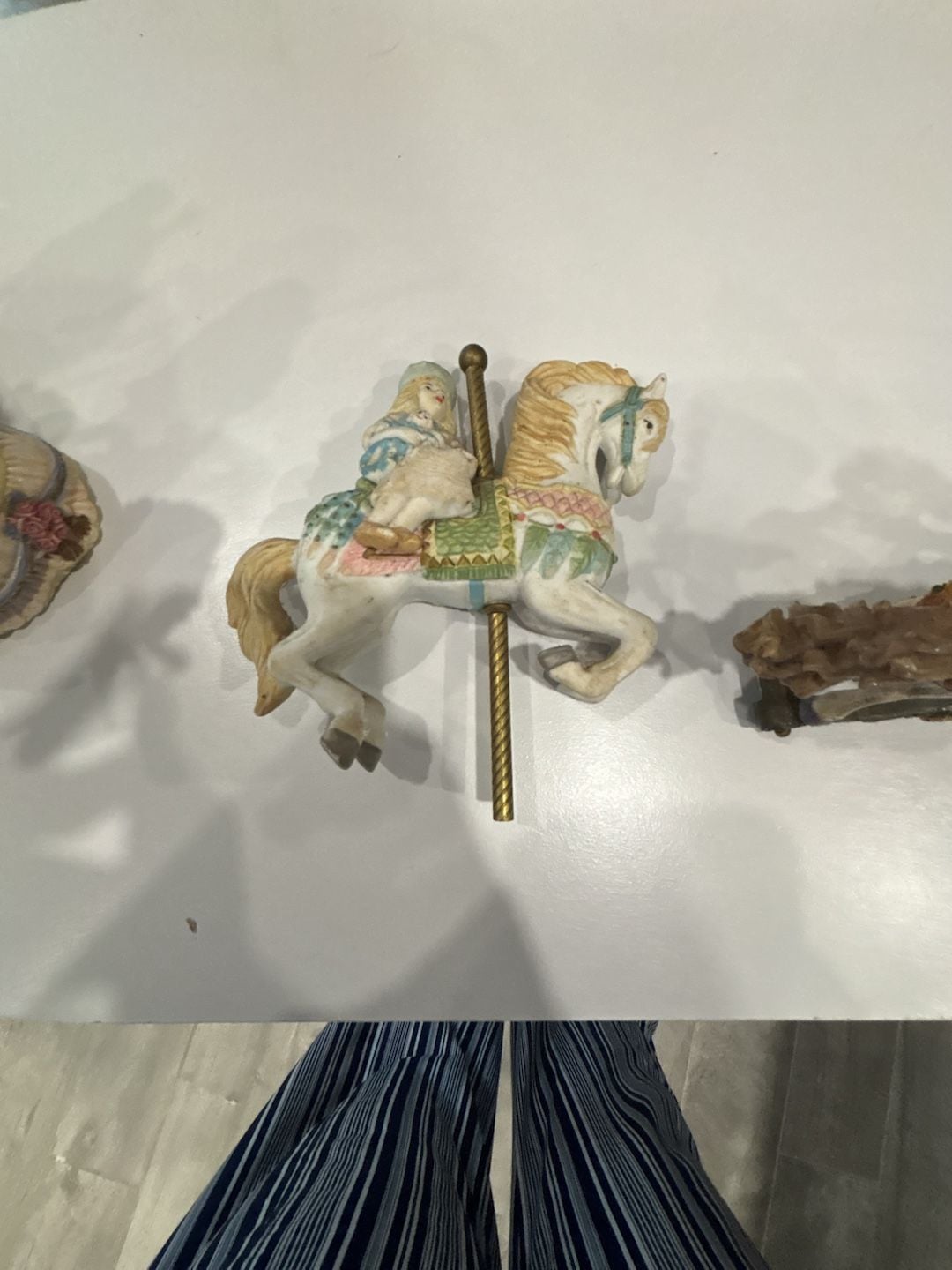 Lot of 4 Heritage House & Decorative Collection – One Missing Stand and 2 Tins
7
