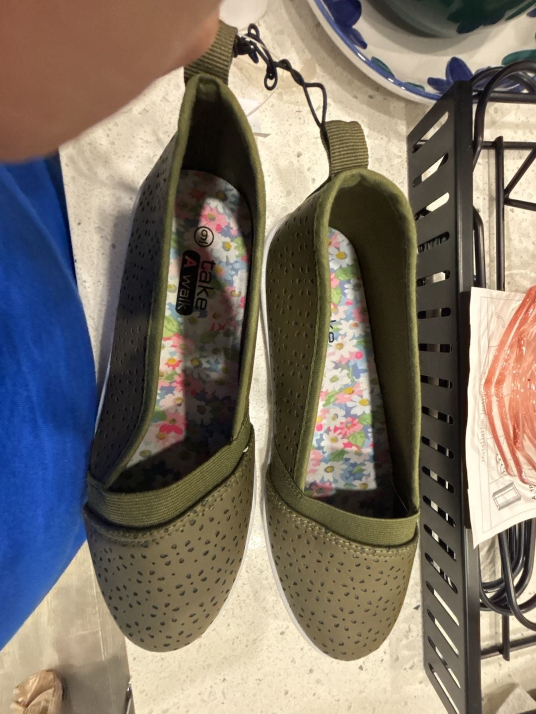 Take A Walk Olive Green Cutout Floral Slip-On Casual Flats Size 9 2