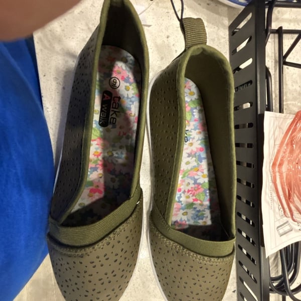 Take A Walk Olive Green Cutout Floral Slip-On Casual Flats Size 9