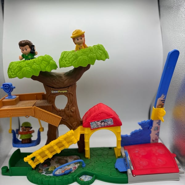 2014 Fisher-Price Little People Big Animal Zoo Tree House Play Set with Figures
