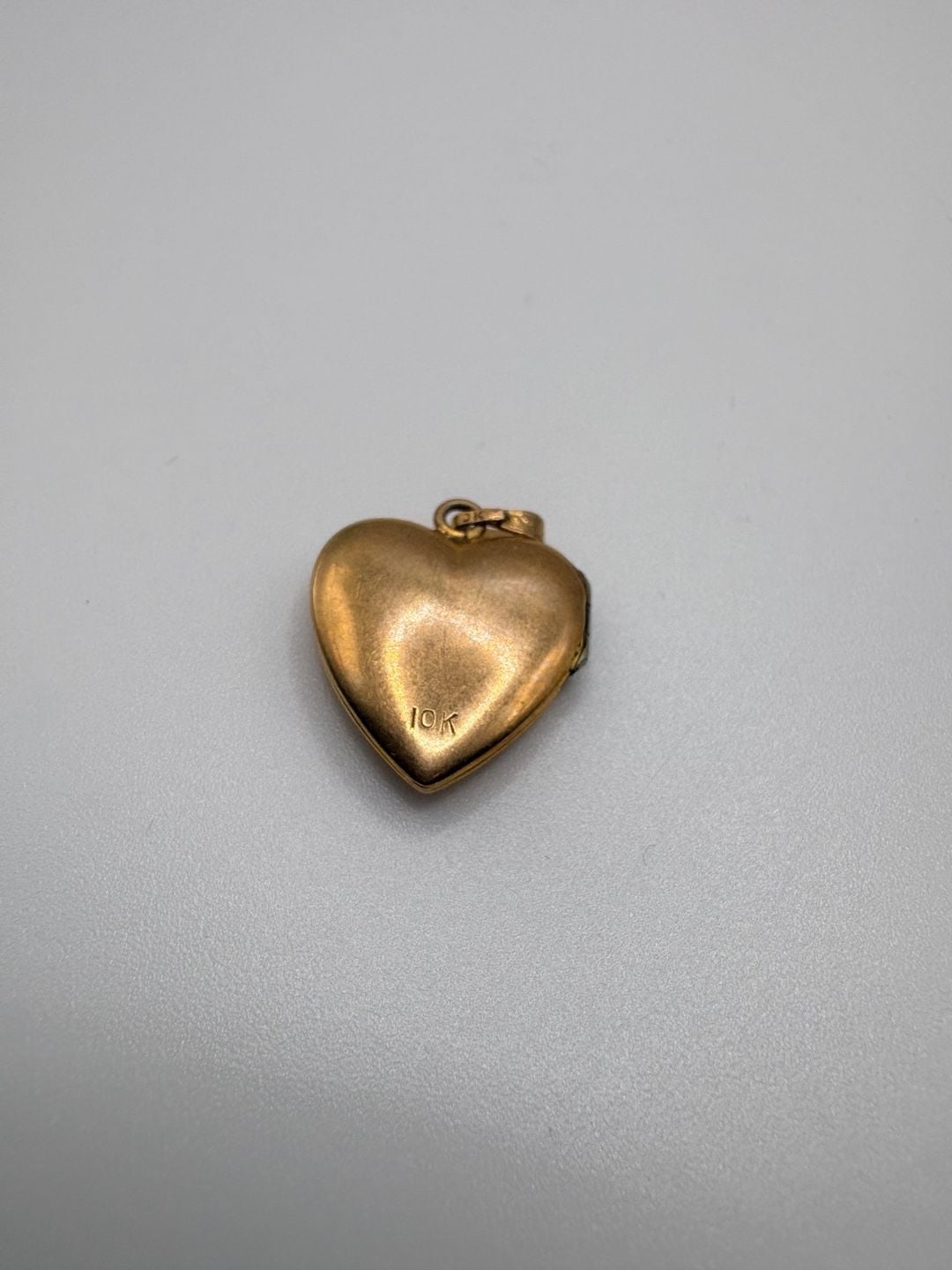 Vintage 10K Yellow Gold Engraved Heart Locket Pendant 2