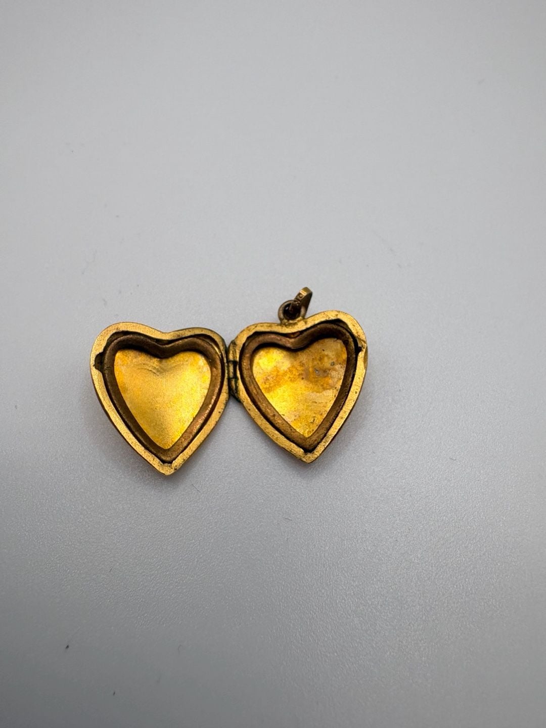 Vintage 10K Yellow Gold Engraved Heart Locket Pendant 3