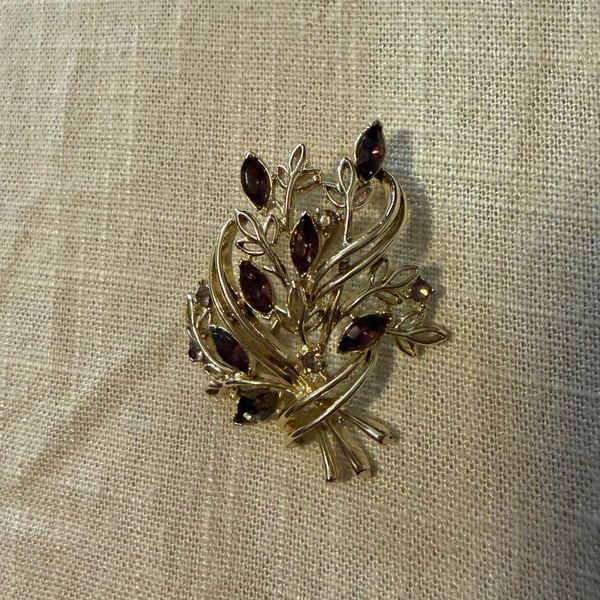 Vintage Lisner Gold Tone Floral Bouquet Brooch with Purple Rhinestones