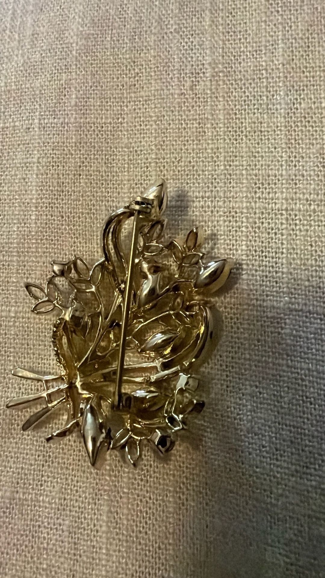 Vintage Lisner Gold Tone Floral Bouquet Brooch with Purple Rhinestones 3