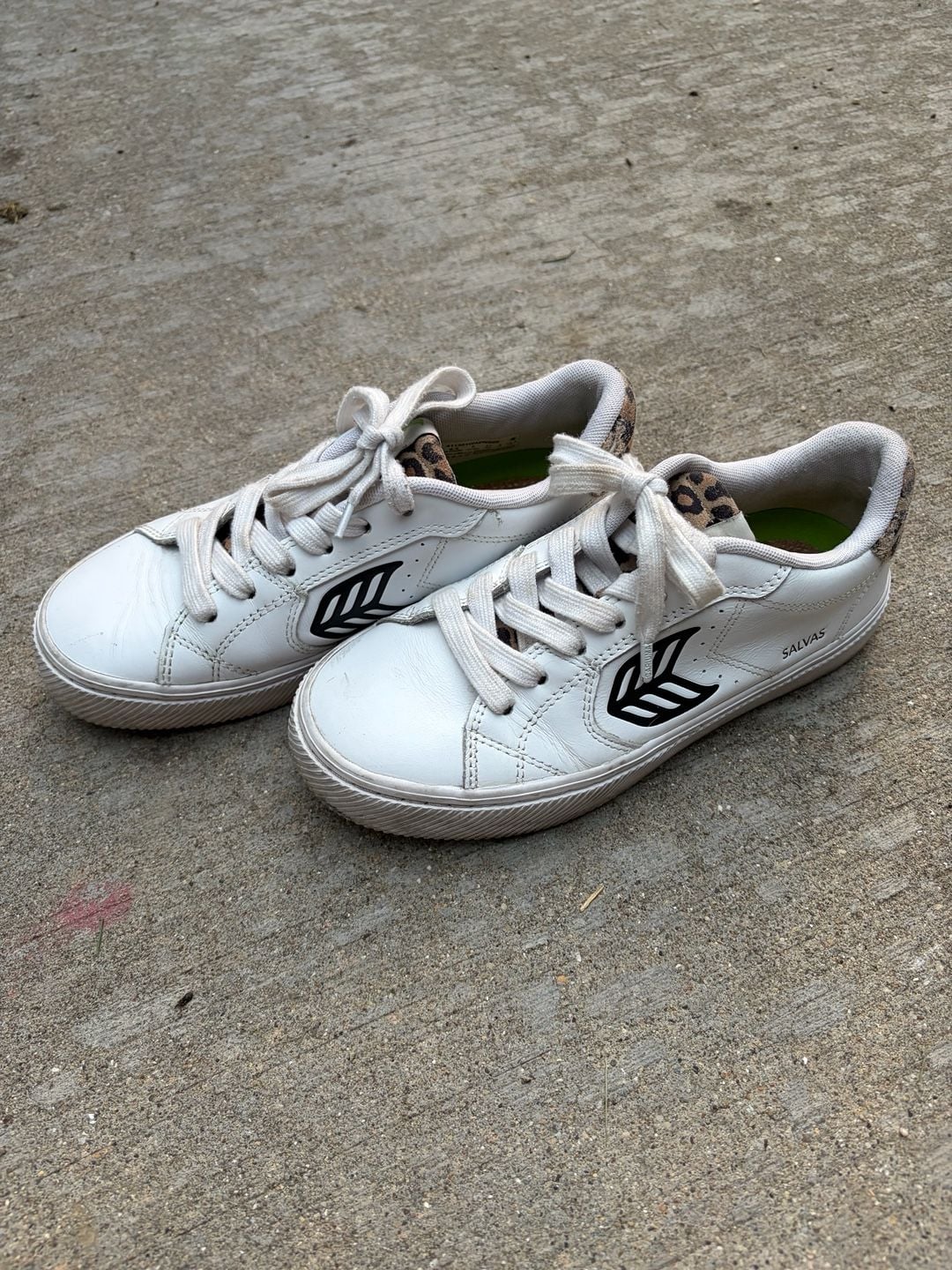 Cariuma Salvas White Leather Sneakers Cheetah Print Size 6.5 2