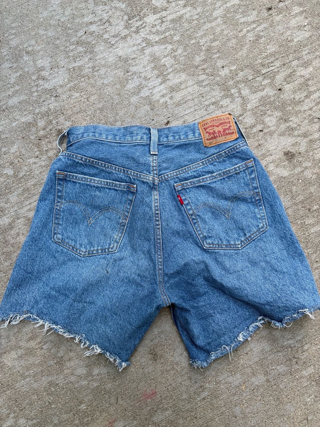 Levi's 501 Original Cutoff Distressed Denim Shorts Women's Size 29 3