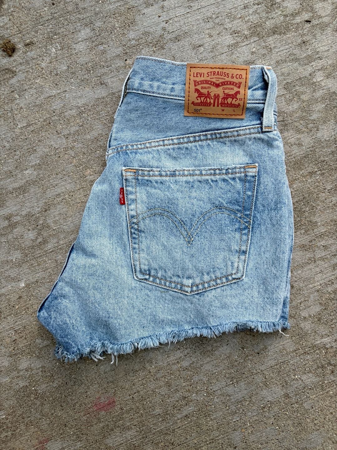 Levi's 501 Original Fit High Rise Button Fly Denim Cut Off Shorts Size 26 2