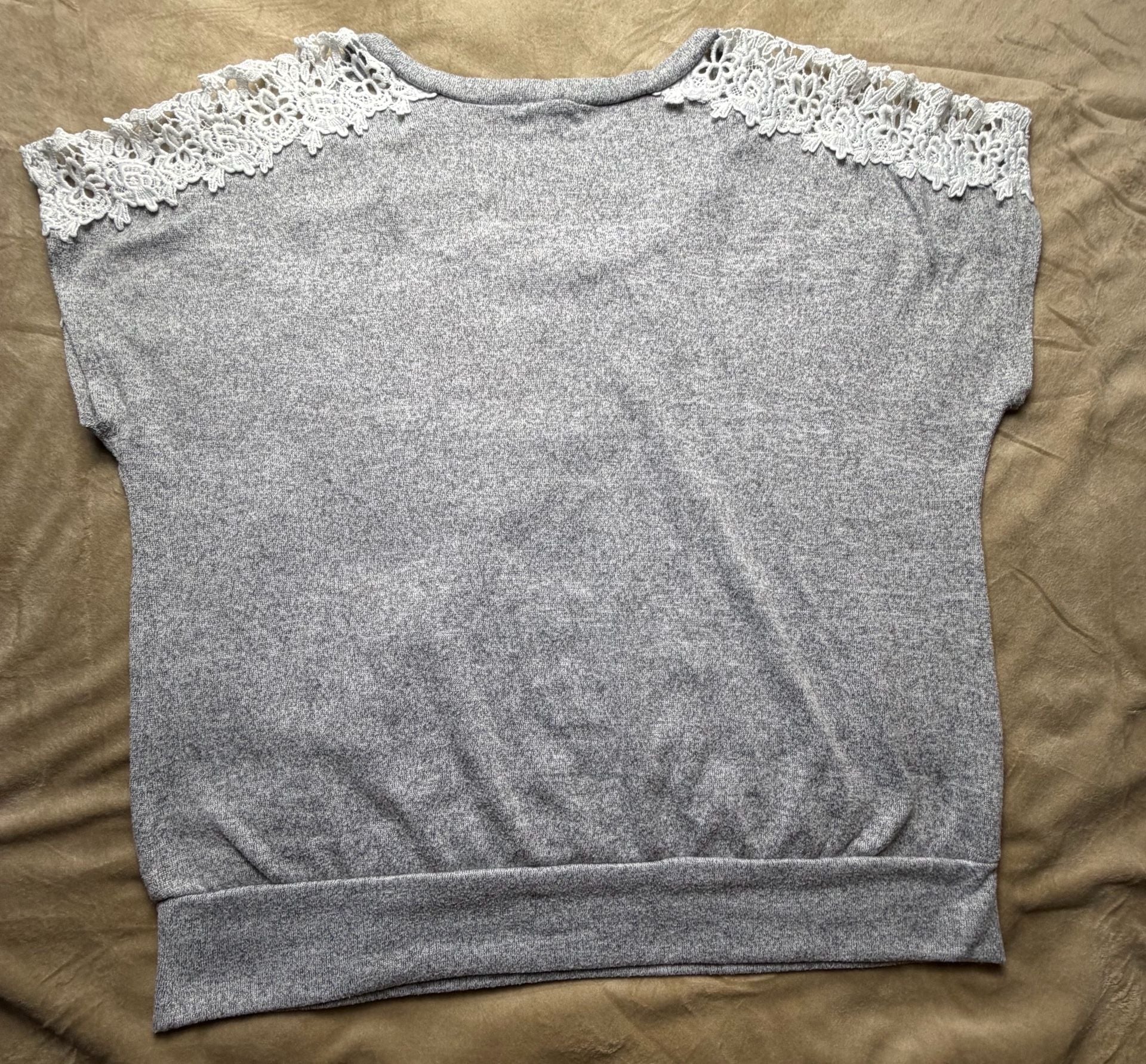Siren Lily Gray Knit Short Sleeve Top w/White Crochet Lace Shoulders ST1916 XL 10
